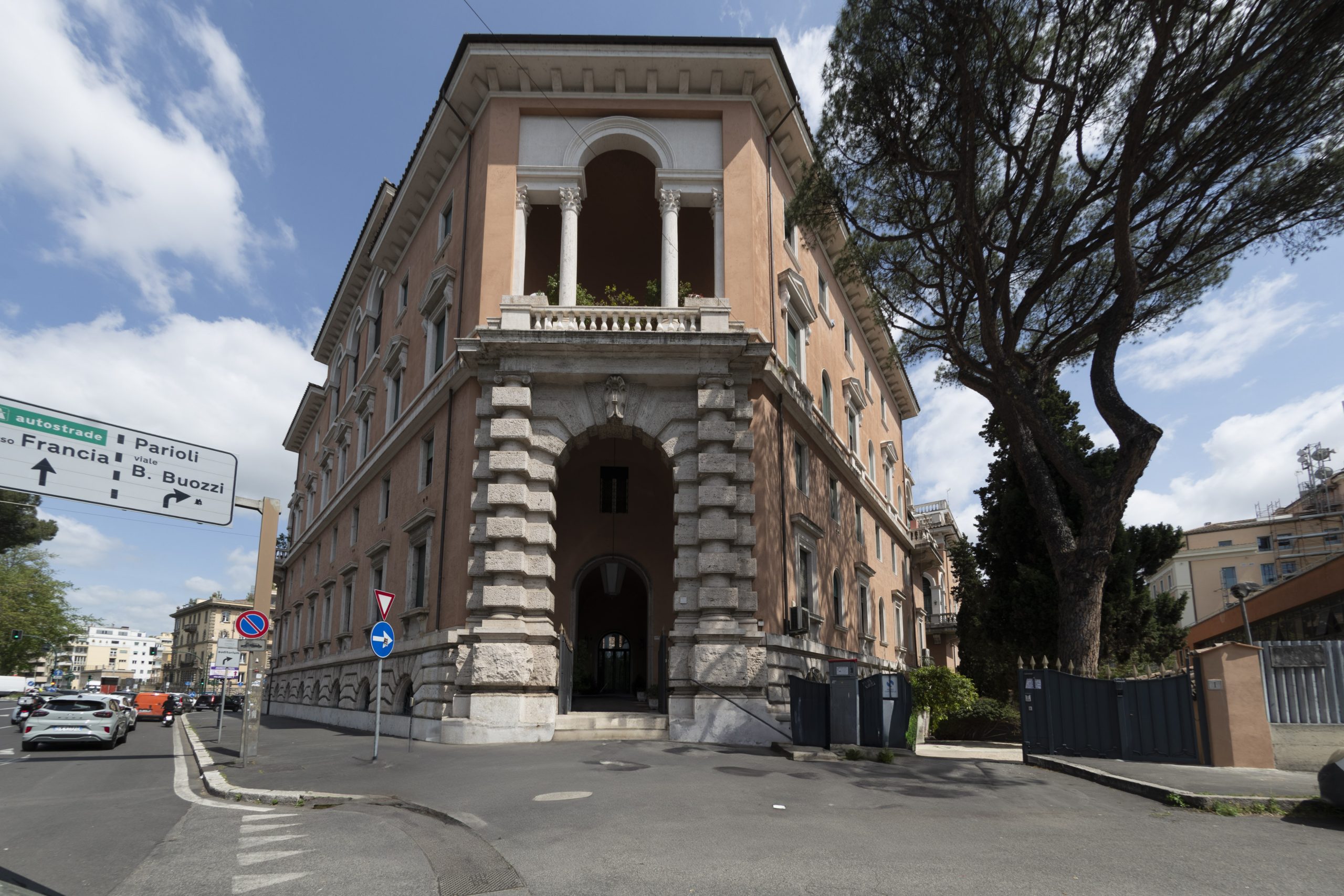 1 area esterna e parcheggio _DSC1383