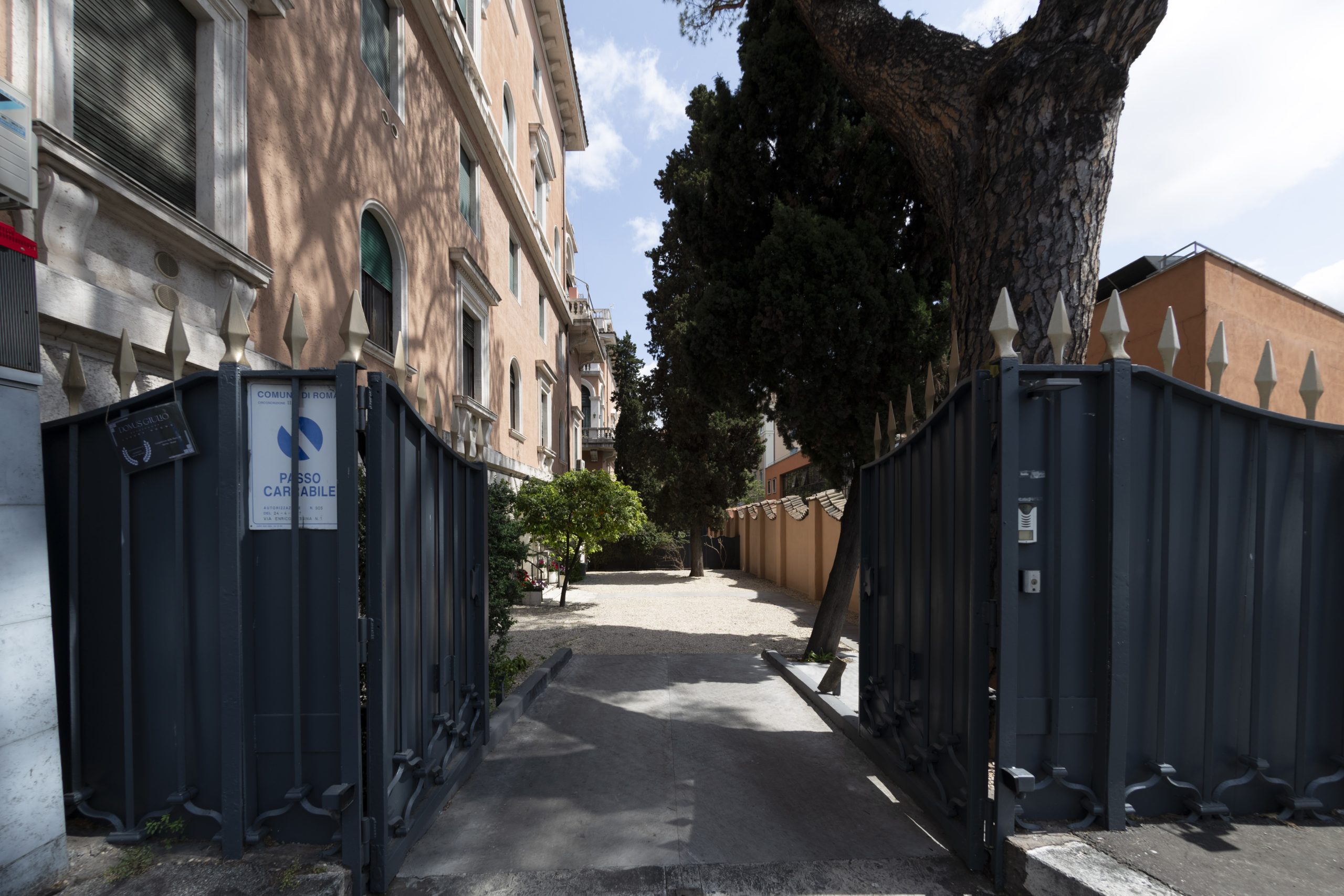 1 area esterna e parcheggio _DSC1395