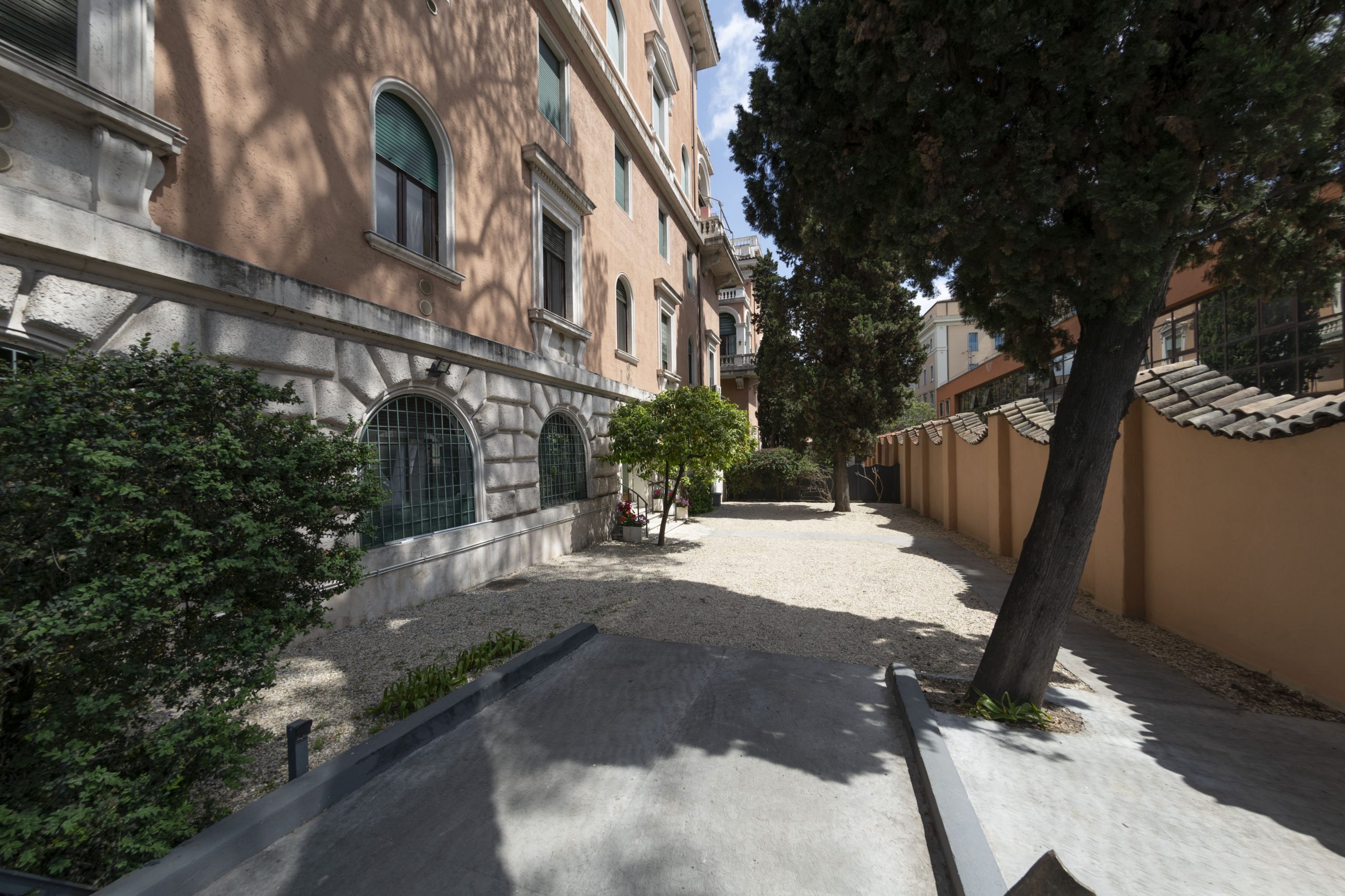 1 area esterna e parcheggio _DSC1396